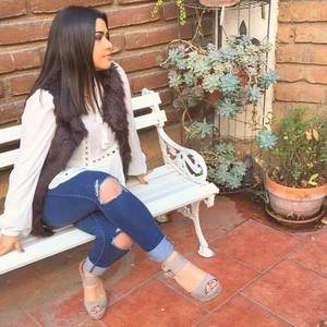 Meet your Posher, Abril